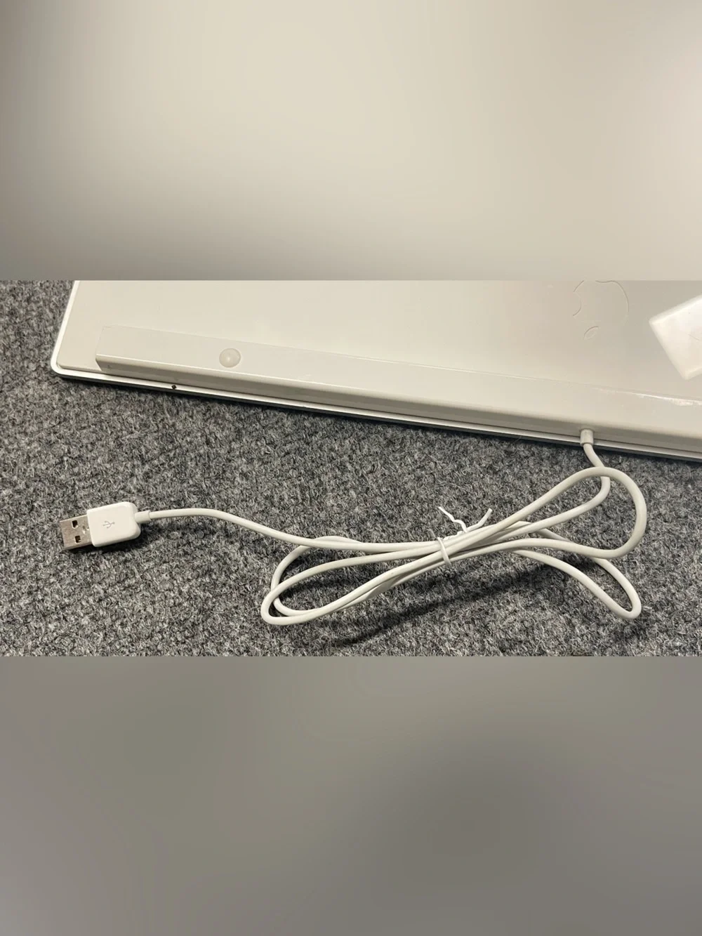 Apple Office Keyboard A1243 No. 2171 2 USB Ports